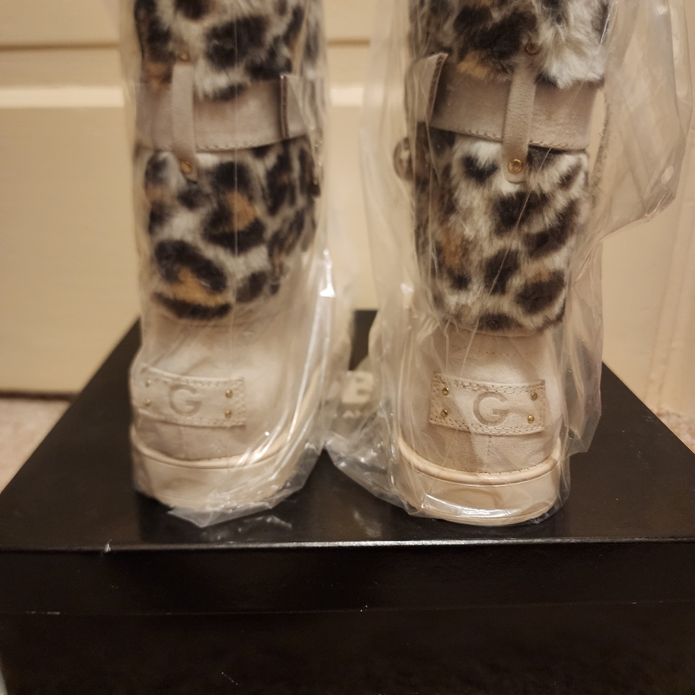 GBG Los Angeles Light Natural/Animal Print Boots
